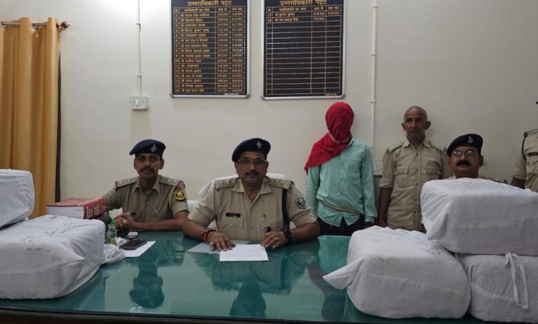 BiharNews One smuggler arrested with 57 kg ganja, Bolero seized