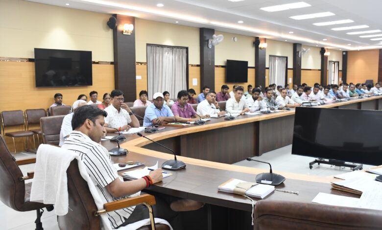 Prayagraj News: Review meeting of Hon'ble Chief Minister Dashboard, IGRS and development programs concluded under the chairmanship of District Magistrate