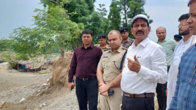 Bihar News District Magistrate took stock of the Champaran embankment
