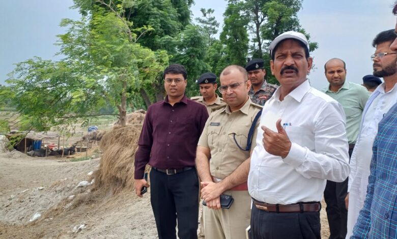 Bihar News District Magistrate took stock of the Champaran embankment