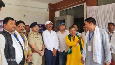 Bihar News Secretary of Election Commission of India Shri Madhusudan Gupta inspected EVM First Level Checking (FLC) work in West Champaran