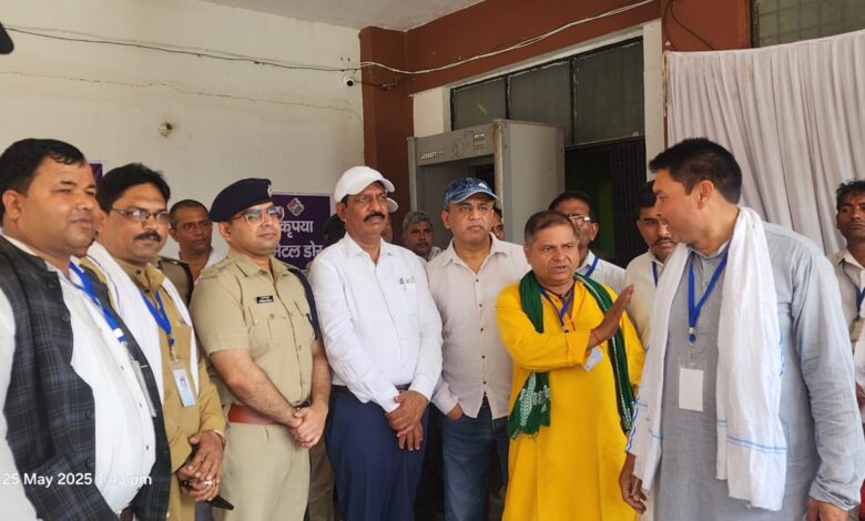 Bihar News Secretary of Election Commission of India Shri Madhusudan Gupta inspected EVM First Level Checking (FLC) work in West Champaran