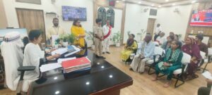 Bihar News- Timely resolution of public problems is the priority of the administration: District Magistrate
42 complaints were heard in the public darbar of the District Officer