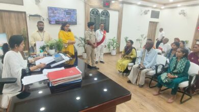 Bihar News- Timely resolution of public problems is the priority of the administration: District Magistrate 42 complaints were heard in the public darbar of the District Officer