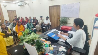 जिला पदाधिकारी के जनता दरबार में 42 शिकायतों पर हुई सुनवाई