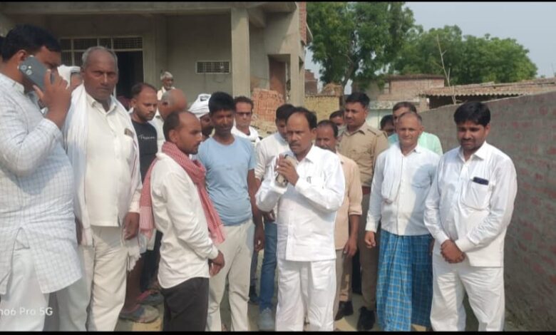 Ambedkar Nagar News- Alappur MLA Honorable Tribhuvan Dutt ji visited the area and made public contact with the people.