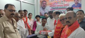 Agra News: Metropolitan Congress Committee celebrated the 55th birthday of popular leader Rahul Gandhi with a small effort