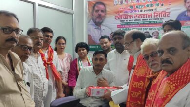 Agra News: Metropolitan Congress Committee celebrated the 55th birthday of popular leader Rahul Gandhi with a small effort