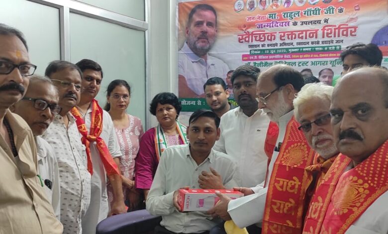 Agra News: Metropolitan Congress Committee celebrated the 55th birthday of popular leader Rahul Gandhi with a small effort