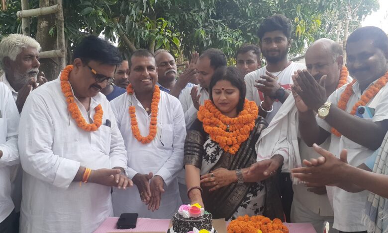 Bihar News-Rajapakar-- A meeting of Mahagathbandhan workers was organized in the premises of the community hall located at Dhelforwa Chowk