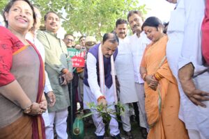 Prayagraj News: Honorable Deputy Chief Minister participated in the seminar program organized to honor democracy fighters and emergency