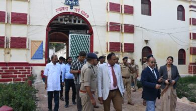 Prayagraj News: Honorable District Judge and District Magistrate inspected the prison