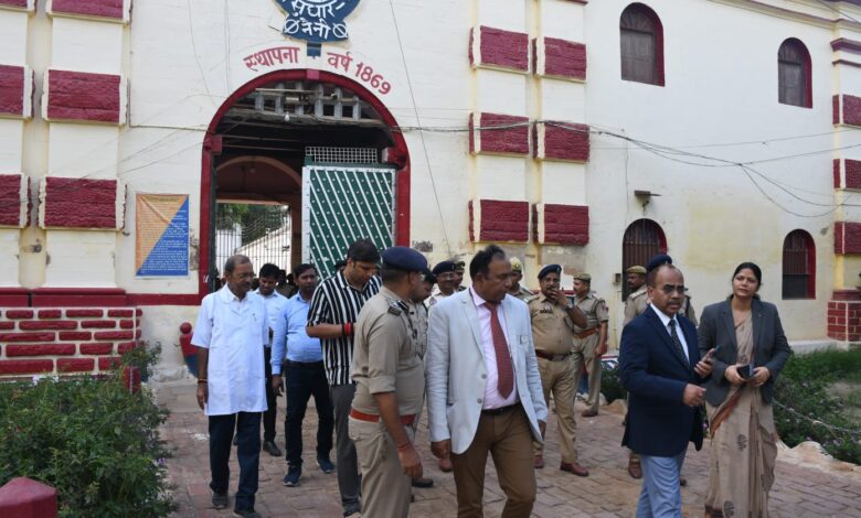 Prayagraj News: Honorable District Judge and District Magistrate inspected the prison