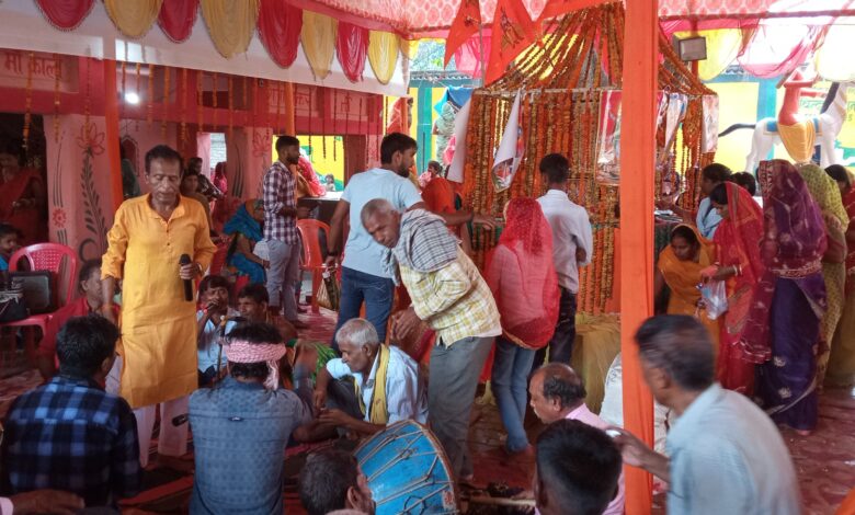Bihar News-Rajapakar-- The 24-hour Ashtayam Yagna organized from yesterday Wednesday in the Kali Sthan complex located in Rajapakar market of the block headquarters ended today at 12 noon on Thursday