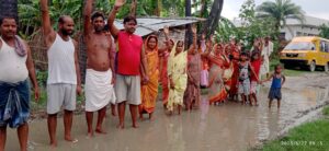 Bihar News-Rajapakar--- Villagers created ruckus over the poor condition of the road