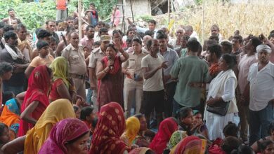 Bihar News-लालगंज नगर परिषद क्षेत्र के वार्ड नंबर 1 खरौना में नगर परिषद सभापति कंचन कुमार शाह के अध्यक्षता और स्थानीय विजय सिंह एवं वार्ड पार्षद विक्की कुमार, के संचालन मे महापंचायत का आयोजन हूआ