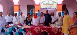 Bihar News-Rajapakar--- After the retirement of Science teacher Mahesh Prasad Singh of Government Upgraded Middle School Dobarkothi of the block area, a farewell cum felicitation ceremony was organized in the school premises.