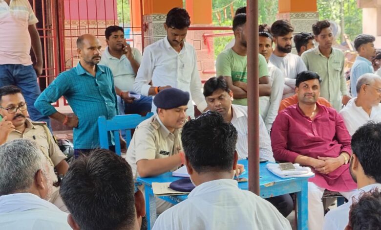 Bihar News-Rajapakar-- A peace committee meeting was organised under the chairmanship of Video Anand Prakash in the police station premises of Rajapakar to maintain peaceful order during the Moharram festival.