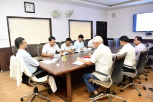 Prayagraj News:मण्डलायुक्त की अध्यक्षता में जिला पंचायत रिसोर्स सेन्टर के मण्डलीय प्रशिक्षण एवं क्रियान्वयन समिति की बैठक सम्पन्न
