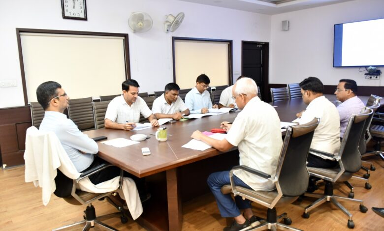 Prayagraj News:मण्डलायुक्त की अध्यक्षता में जिला पंचायत रिसोर्स सेन्टर के मण्डलीय प्रशिक्षण एवं क्रियान्वयन समिति की बैठक सम्पन्न
