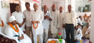 Bihar News-Rajapakar-- Satsang, discourse, Bhajan Kirtan and feast were organized in the premises of Kabir Math Ashram Rajapakar