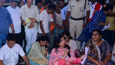 Bihar News-District Election Officer cum District Officer Mrs. Varsha Singh, IAS Reached Mahindwara Panchayat of Mahanar block of Vaishali and conducted evening Chaupal