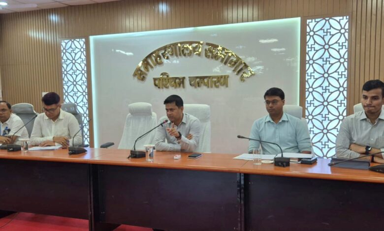 BiharNews Patients should get the benefit of ambulance easily: District Officer