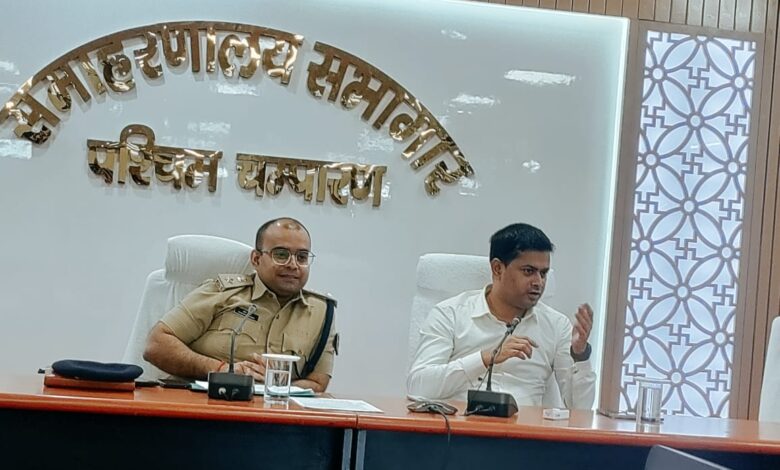 Bihar News The role of prosecution is important in maintaining law and order: District Magistrate