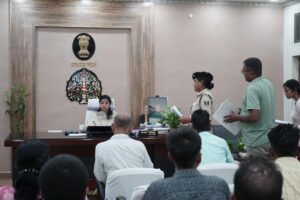 Bihar News-On Friday, an interview (Janata Darbar) program with the common people was organized in the office room of the District Officer, Vaishali.