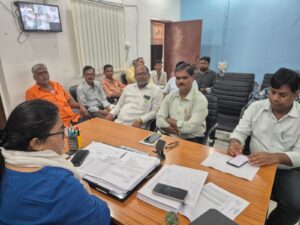 Bihar News-Rajapakar-- A meeting of all the BLO supervisors of the block and block presidents of all political parties was organized in the block headquarters auditorium under the chairmanship of Electoral Registration Officer cum DCLR Mahnar Megha Kashyap.