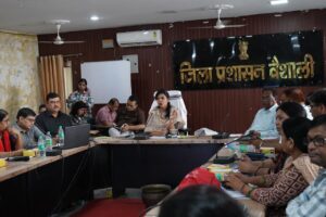 Bihar News- District Magistrate Vaishali Mrs. Varsha Singh held a press conference with journalists in her office room under the Special Intensive-Revision Campaign 2025