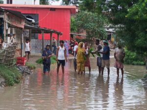 Bihar News-Rajapakar- - Villagers protested against waterlogging on the road