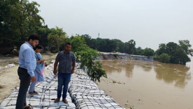 Bihar News Executive Engineer, Flood Control and Water Drainage Division, Lalganj informed that temporary structure has been constructed by GEO Bag/Dowel on Ganga River in Mahanar block of Vaishali district