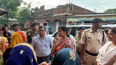 Bihar News- District Magistrate Vaishali Mrs. Varsha Singh inspected Raghopur Diara area regarding the continuous increase in the water level of Ganga.
