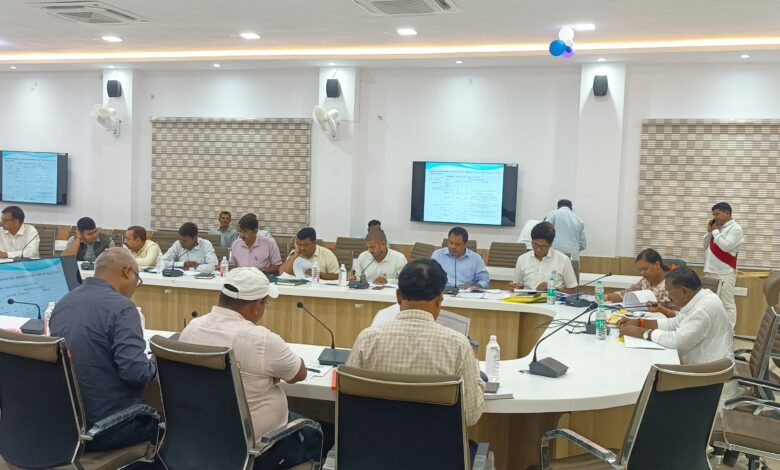 Prayagraj News: District Land and Water Conservation Committee meeting was organized