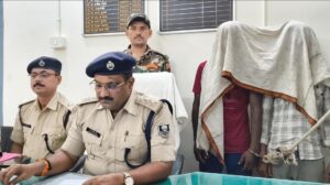 Bihar News Shikarpur Police arrested two persons during vehicle checking with one country-made pistol and two live bullets and stolen money worth Rs. 38000/00