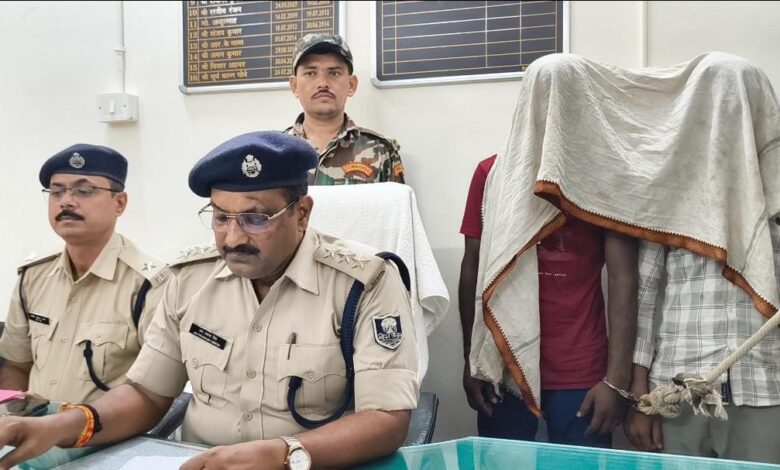 Bihar News Shikarpur Police arrested two persons during vehicle checking with one country-made pistol and two live bullets and stolen money worth Rs. 38000/00