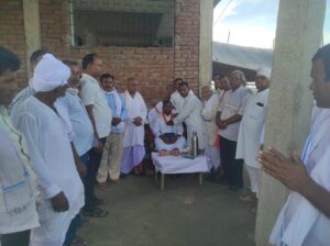 Bihar News-Rajapakar-- Mahant Gyan Prakash Shastri of Kabir Math Ashram Rajapakar organized a grand satsang and bhandaara in the premises of Darba Math, a sub-branch of Kabir Ashram.