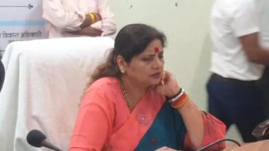 Agra News: मौलाना के डिंपल यादव पर बयान से महिला आयोग सख्त, धर्मांतरण पर भी जताई चिंता