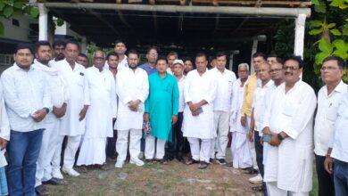 Bihar News-Rajapakar--- Mahagathbandhan workers expressed anger over the activities of Congress MLA Pratima Kumari from Rajapakar assembly constituency