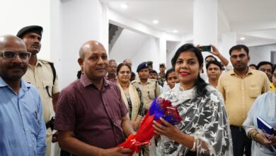 Bihar News-District Magistrate Vaishali Mrs. Varsha Singh inaugurated a special camp by cutting the ribbon for disposal of claims and objections under the Special Intensive Revision Program 2025 at the Block Office Hajipur and Municipal Council Hajipur.