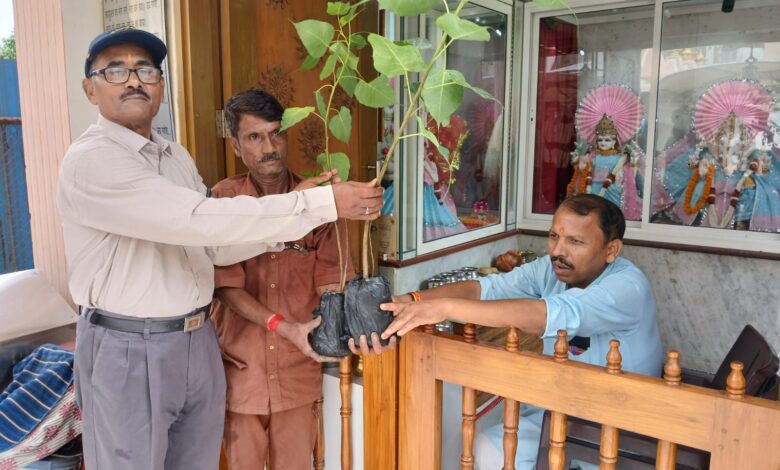 Bihar News-Rajapakar--- Mahendra Rai, retired Captain from Indian Army and Block Brand Ambassador of Jal Jeevan Hariyali and Environment Scheme, resident of Rajapakar North Panchayat of the block area, will participate in the Independence Day celebrations to be held on 15th August in Delhi.