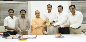 Agra News: Indian Jatav Samaj met the Chief Minister at the Chief Minister's residence in Lucknow and submitted a memorandum

 