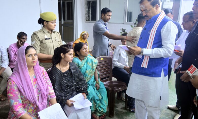 Lucknow News: Deputy Chief Minister Shri Keshav Prasad Maurya organized a public darshan program