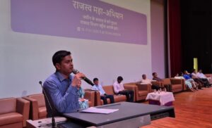Bihar News Training program organized for the success of Revenue Mahabhiyan in West Champaran

 