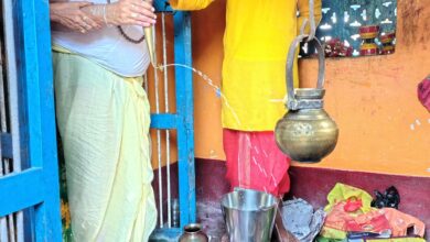 Bihar News- प्रखंड क्षेत्र के राजपूतान टोला स्थित शिव मंदिर परिसर में सावन मास की एकादशी तिथि पर राजपूत समाज के लोगों द्वारा भव्य रुद्राभिषेक का आयोजन किया गया