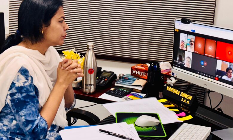 Bihar News- District Magistrate Vaishali Mrs. Varsha Singh held an important meeting through video conferencing in view of the continuous increase in the water level of Ganga and the continuous increase in the water level in Raghopur block and Diara area.