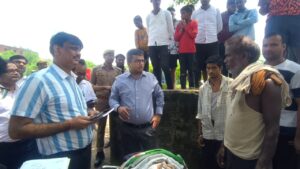 Prayagraj News: The District Magistrate inspected the flood area and met people in the flood affected areas and gathered information
