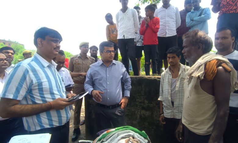 Prayagraj News: The District Magistrate inspected the flood area and met people in the flood affected areas and gathered information