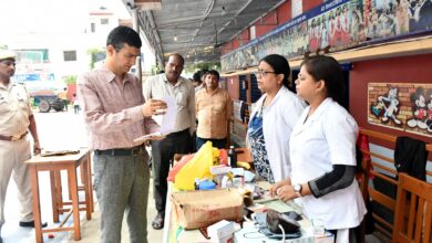 Prayagraj News: Divisional Commissioner reached the flood relief camp and took stock of the arrangements